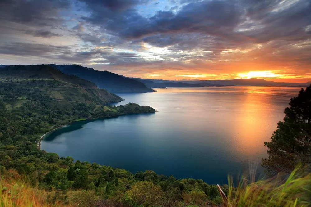 Danau Terbesar di Indonesia: Keindahan Alam yang Menakjubkan